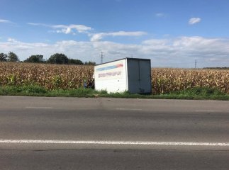 У Мукачеві вантажівка з’їхала у кювет