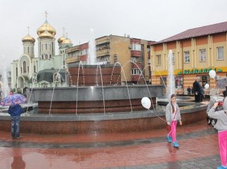 У центрі Хуста урочисто відкрили новий фонтан