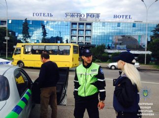 На нелегальних таксистів влаштували "полювання"