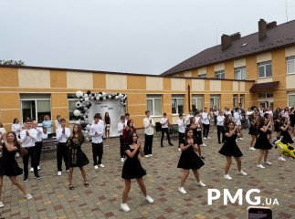 У Мукачівському ліцеї № 5 пролунав перший дзвоник: як пройшло свято У Мукачівському ліцеї № 5 пролунав перший дзвоник: як пройшло свято