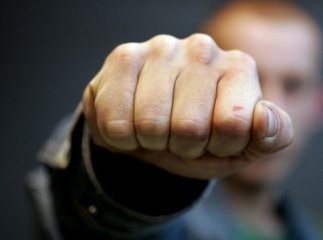Ужгородець силою відібрав у перехожого гаманець та телефон