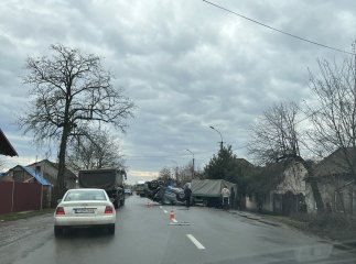 Кросовер перекинувся на дах: опубліковано відео з місця аварії