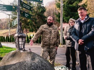 На одну міні-скульптурку в Закарпатті стало більше
