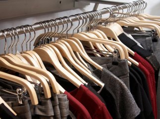 У Мукачеві чоловік, який вирощував наркотики, обікрав магазин одягу