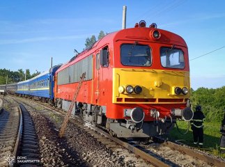 На Закарпатті загорівся локомотив пасажирського потяга