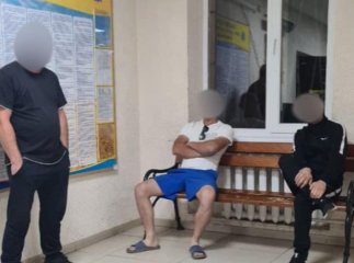 На одній із вулиць Ужгорода помітили трьох підозрілих осіб