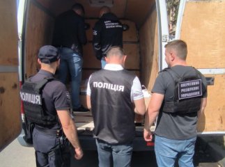 Патрульні розповіли, що чоловік перевозив у мікроавтобусі