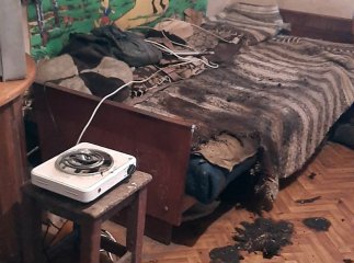 Чоловік опинився в реанімації після того, як спробував готувати їжу біля ліжка