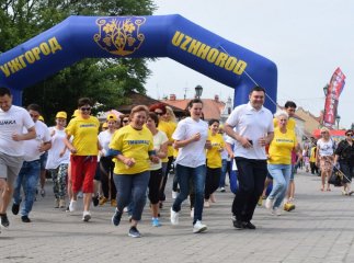 Понад 40 медиків бігали в центрі Ужгорода