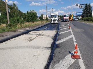 На виїзді з Мукачева оновлюють дорожнє покриття