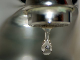 Через аварію на водогоні центр Мукачева залишився без води