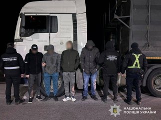 Поблизу Мукачева затримали 30-річного далекобійника. Відомо, у чому його підозрюють
