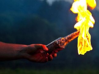 Вночі невідомі кинули "коктейлі Молотова" у будинок заступника головного лікаря ужгородської міської лікарні