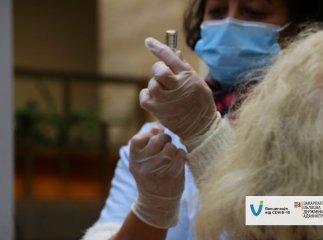 Жінки чи чоловіки: стало відомо, хто активніше вакцинується на Закарпатті