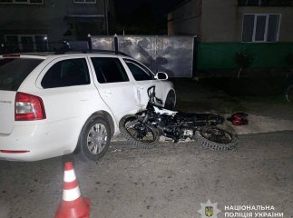 Двоє 14-річних хлопців постраждали в ДТП: автівка під час повороту зіткнулась з мотоциклом