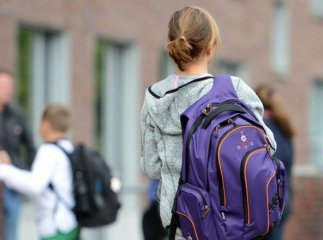 Поліцейські знайшли восьмикласницю, яка серед ночі пішла з дому