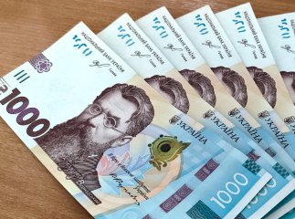 Премії в Україні збільшать: відомо кому дадуть (та за що)