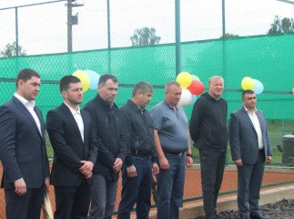 В селищі Кольчино урочисто відкрили сучасний тенісний корт
