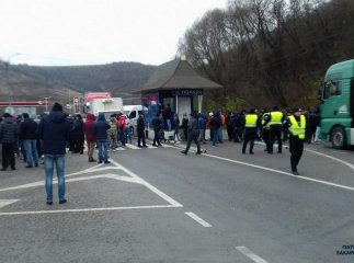 Перекриття траси "Київ-Чоп": на одного з учасників акції наїхало авто