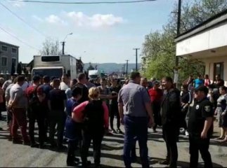 У найбагатшому селі Закарпаття люди вийшли на мітинг
