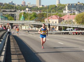Мукачівець Сергій Расчупкін отримав відзнаку Київського напівмарафону