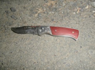 Жінка встромила чоловікові ніж у спину