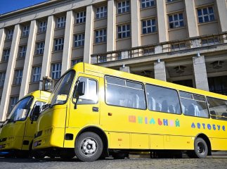Два міста на Закарпатті отримали нові шкільні автобуси