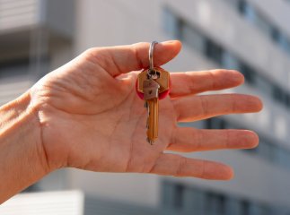 Вимагають гроші наперед: закарпатців попередили про сезонне шахрайство