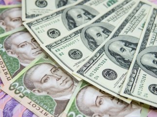 Курс гривні продовжує знижуватись