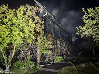 Вночі в одному із сіл горів двоповерховий житловий будинок