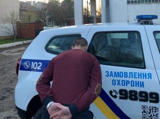 У поліції розповіли, що накоїв пʼяний чоловік на АЗС в Мукачеві