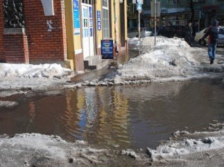 Де мої гумові чоботи, або з якого боку обійти калюжі в Мукачеві (ФОТОРЕПОРТАЖ)