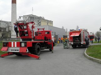 Ужгородські вогнеборці ліквідували пожежу на заводі "Джейбіл"