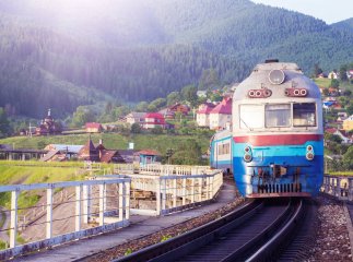 В літній період на Закарпаття курсуватиме більше поїздів