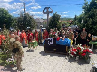 У Чинадієві поховали загиблого на війні захисника