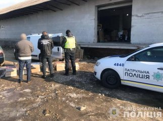 Правоохоронці вилучили в підприємця контрафактні сигарети