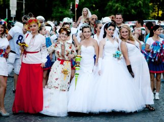 Вулицями Ужгорода пройде традиційний Парад Наречених