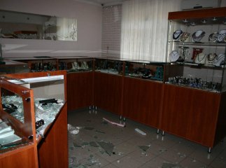 Держохоронці розповіли про обставини затримання грабіжника ювелірного магазину