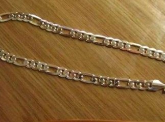 Невідомий чоловік накинувся та пограбував мукачівську пенсіонерку