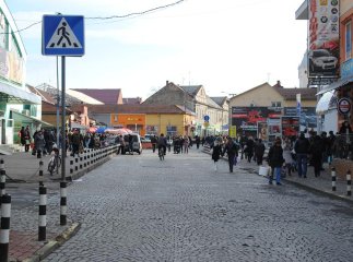 Вулиця Возз’єднання стала пішохідною: водії до “новинки” не готові (ФОТО)