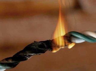 Люди обурені: в одному з мікрорайонів Мукачева раптово зникло світло та вийшли з ладу електроприлади