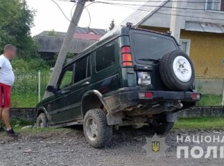 Неповнолітній взяв від батьків джип щоб покататись селом, але збив жінку. Потерпіла – у реанімації Неповнолітній взяв від батьків джип щоб покататись селом, але збив жінку. Потерпіла – у реанімації