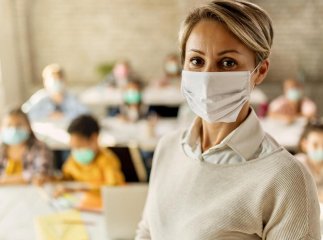 Яку зарплату отримуватимуть вчителі, лікарі та медсестри з 1 січня 2022 року