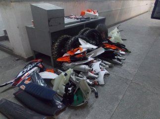 Тайник з мотоциклами виявили прикордонники в мікроавтобусі