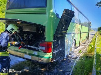 На Закарпатті спалахнув під час руху рейсовий автобус