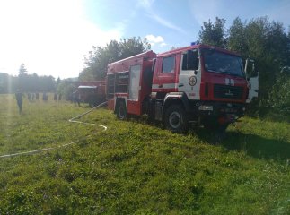 На Тячівщині горіла будівля колишньої фабрики