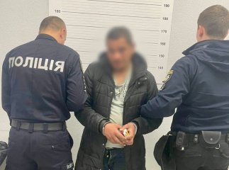 Затримано чоловіка, якого підозрюють у здійсненні пострілів по вікнах драмтеатру в Ужгороді