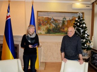 Москаль нагородив ветеринарів, які врятували двох відомих своєю вірністю собак