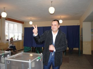Голова облради Володимир Чубірко проголосував "за європейський Ужгород" разом із сім’єю