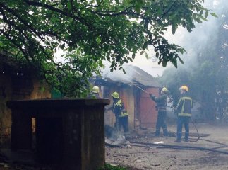 Пожежа у центрі Мукачева: горять гаражі